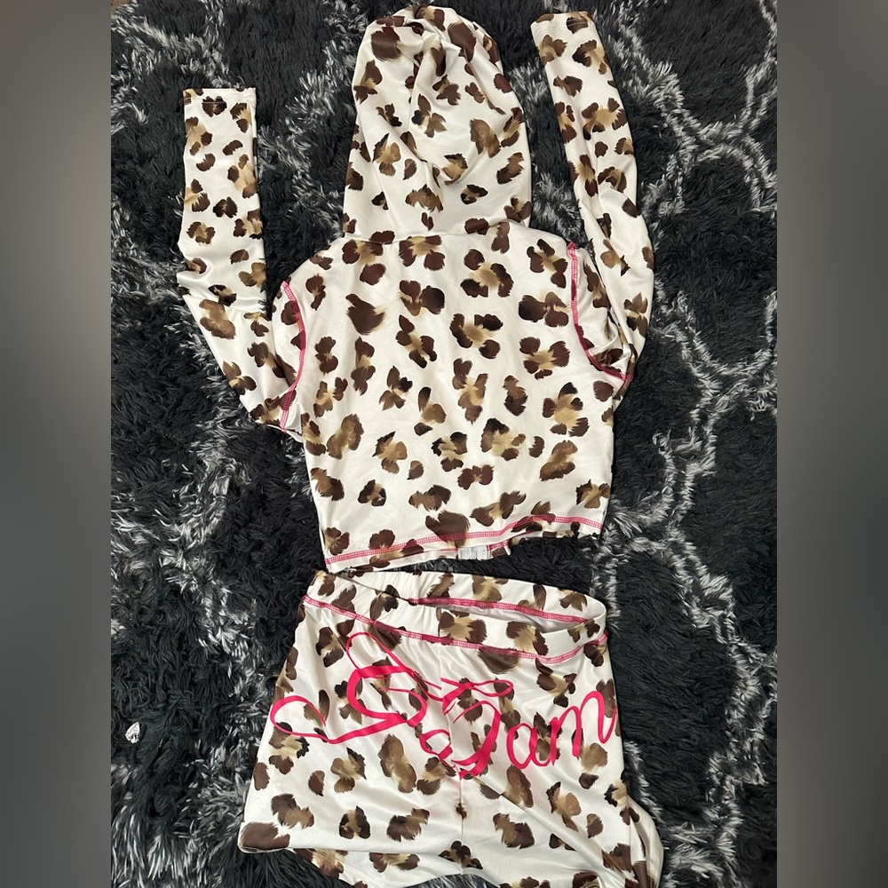 Leopard Print Short Set - Picture 4 of 4